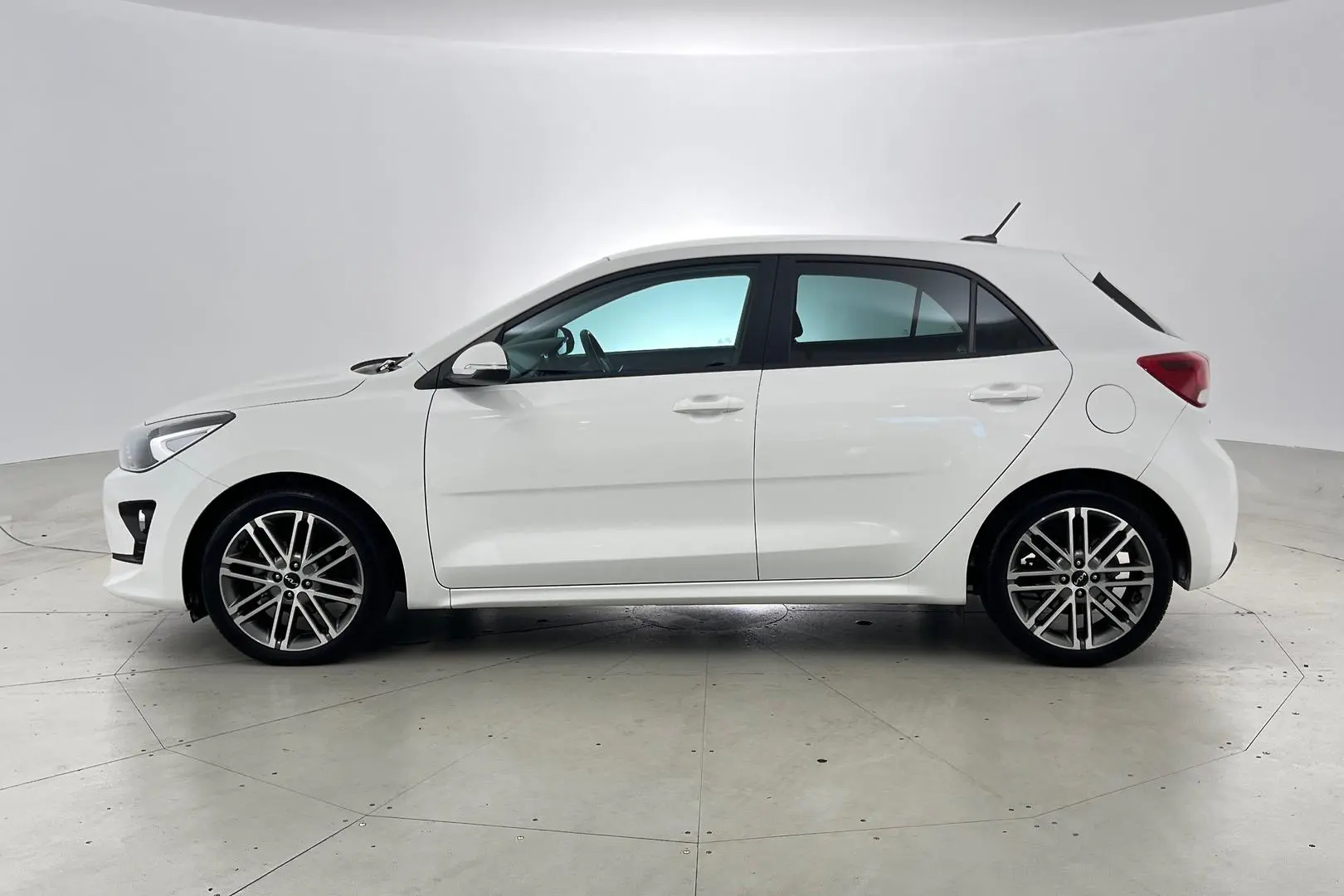 2022 Kia Rio Gallery Image 7