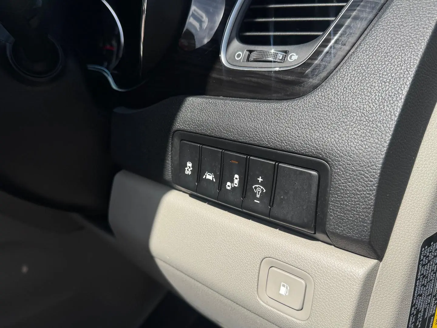 2019 Kia Carnival Gallery Image 14