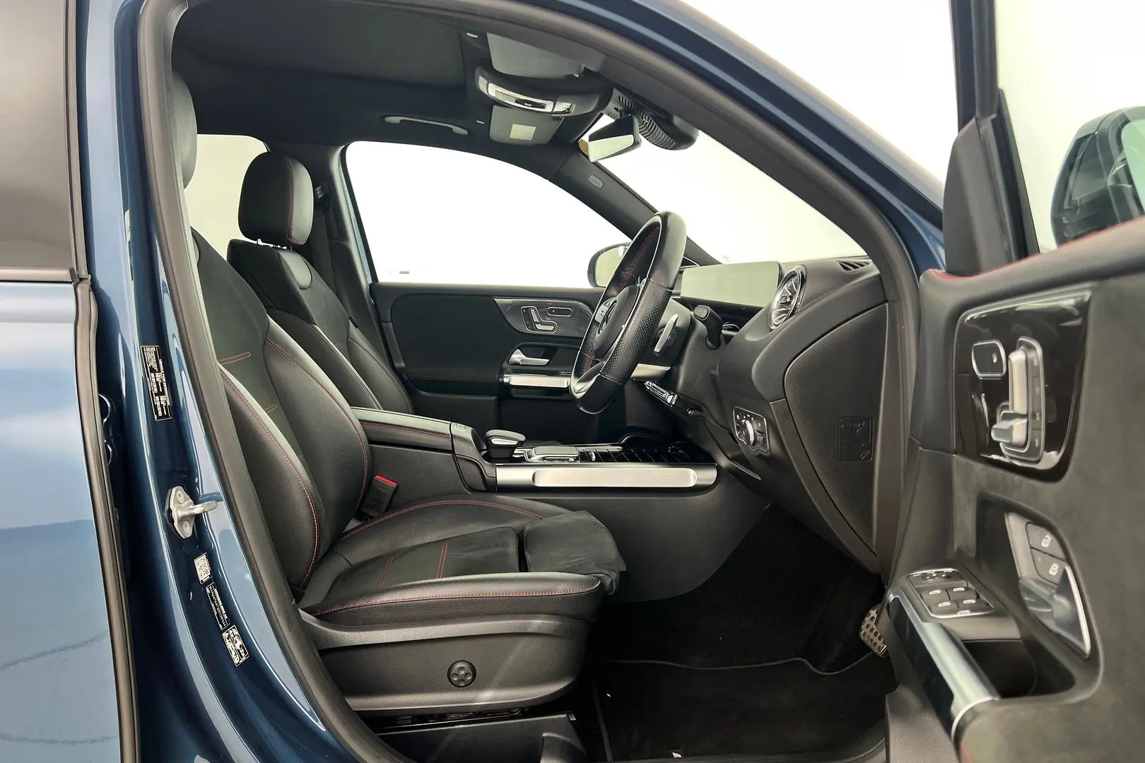 2021 Mercedes-Benz GLB-Class Gallery Image 11