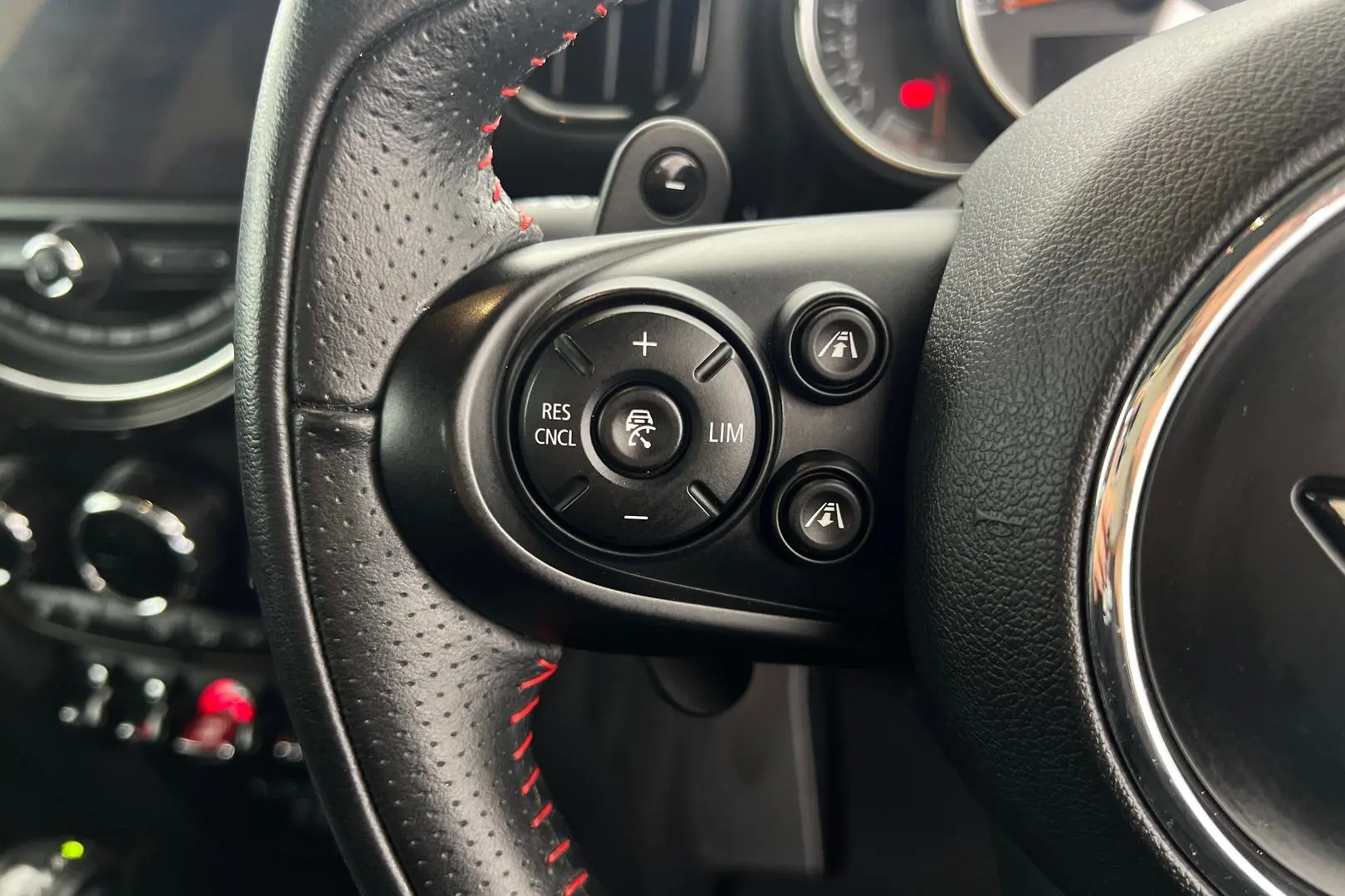 2017 MINI Countryman Gallery Image 19