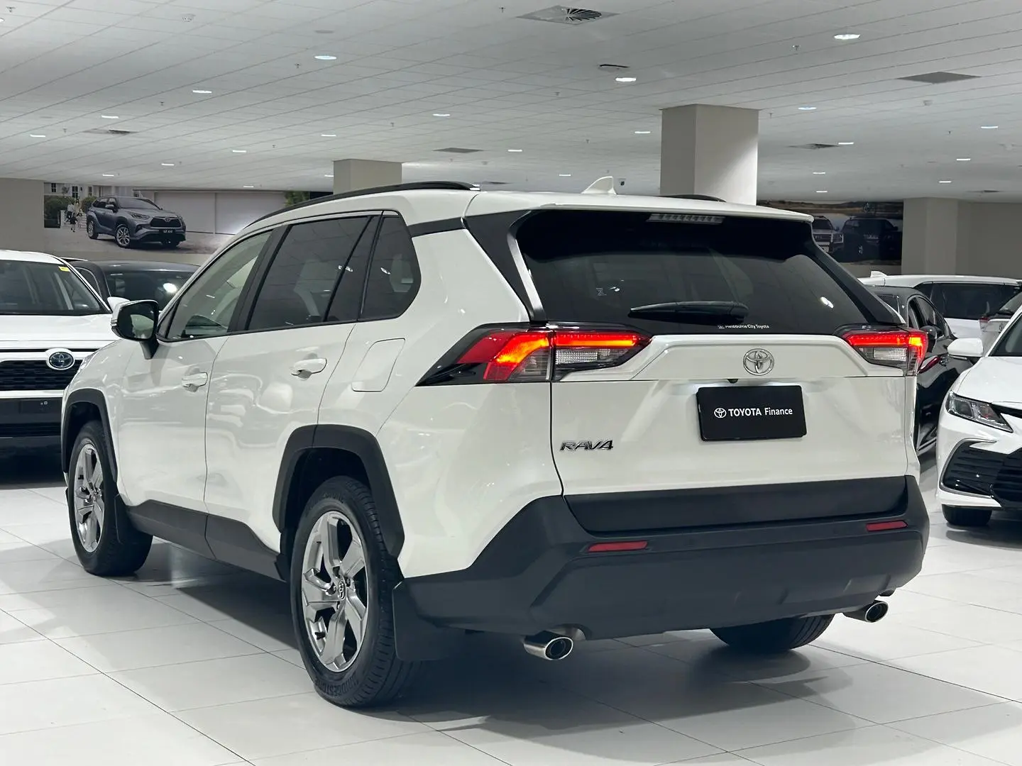 2019 Toyota RAV4 Gallery Image 8