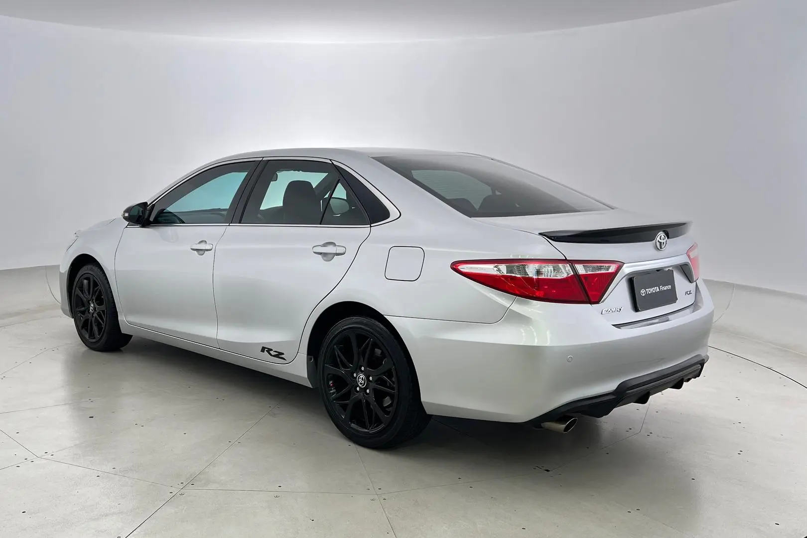 2017 Toyota Camry Gallery Image 2