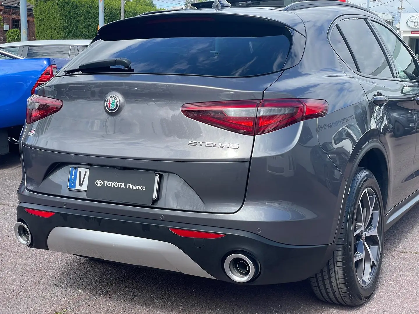 2018 Alfa Romeo Stelvio Gallery Image 5