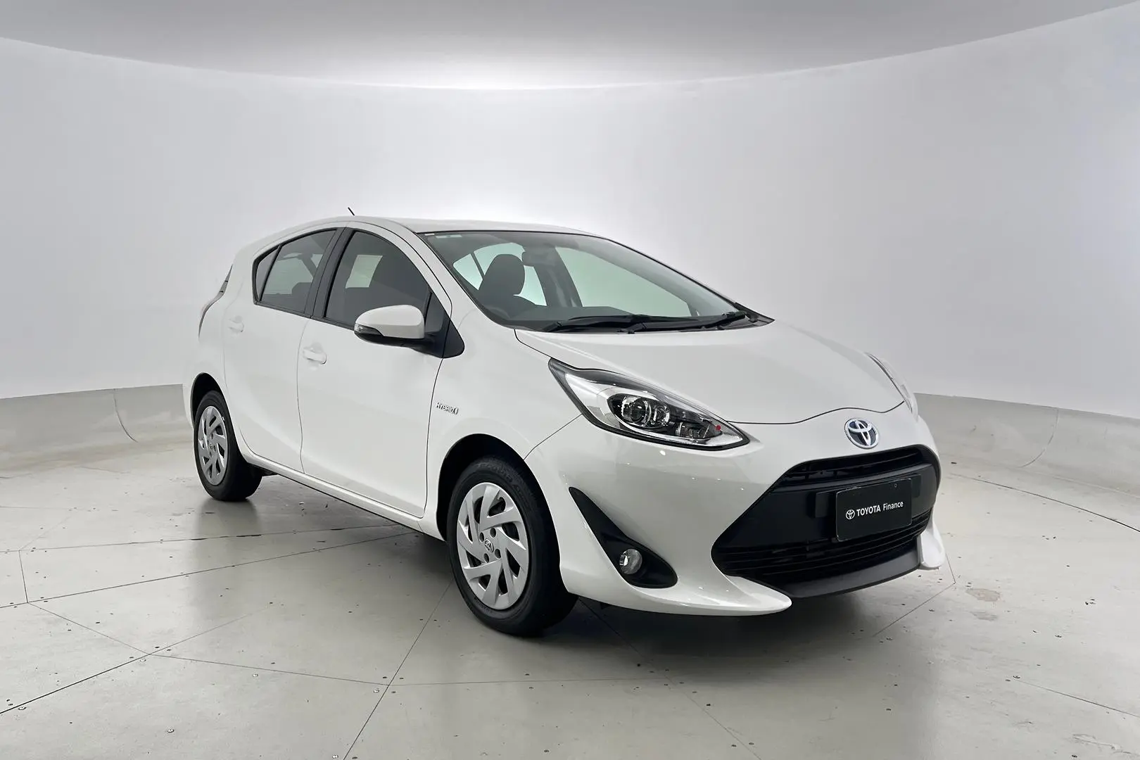 2018 Toyota Prius C Gallery Image 1