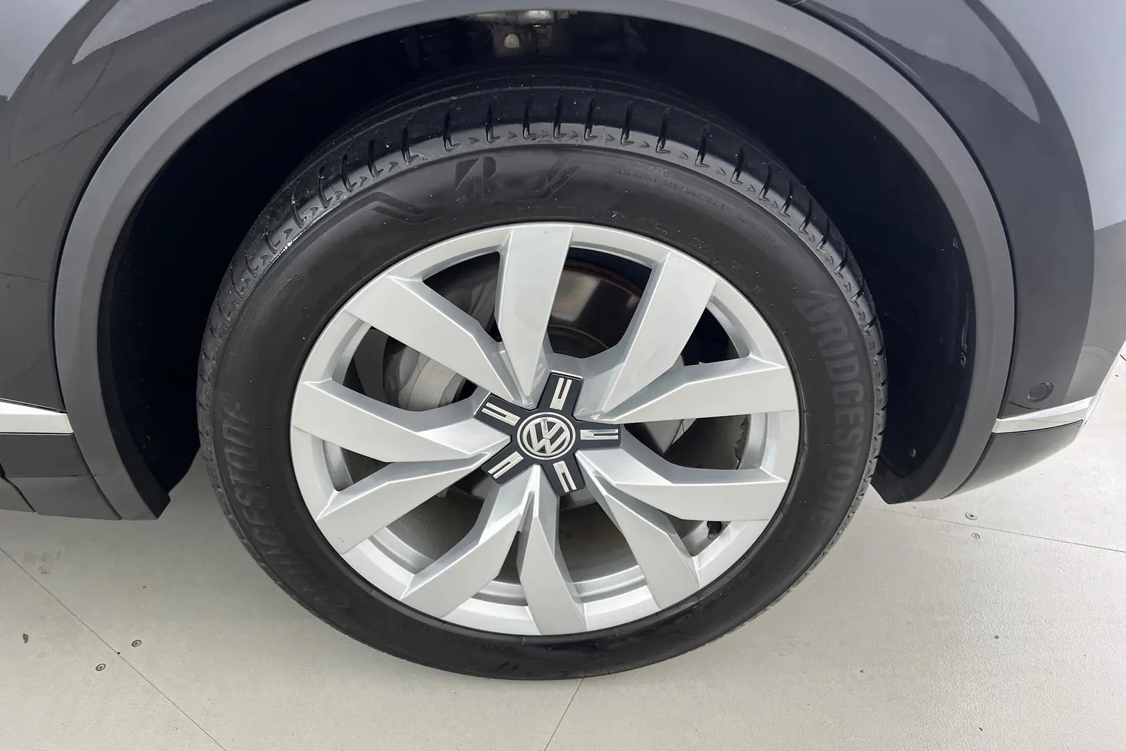 2020 Volkswagen Touareg Gallery Image 12