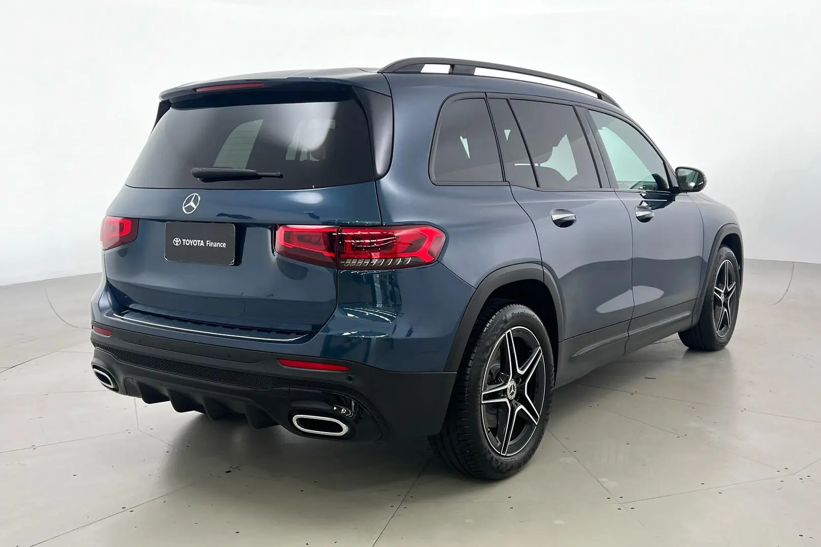 2021 Mercedes-Benz GLB-Class Gallery Image 4