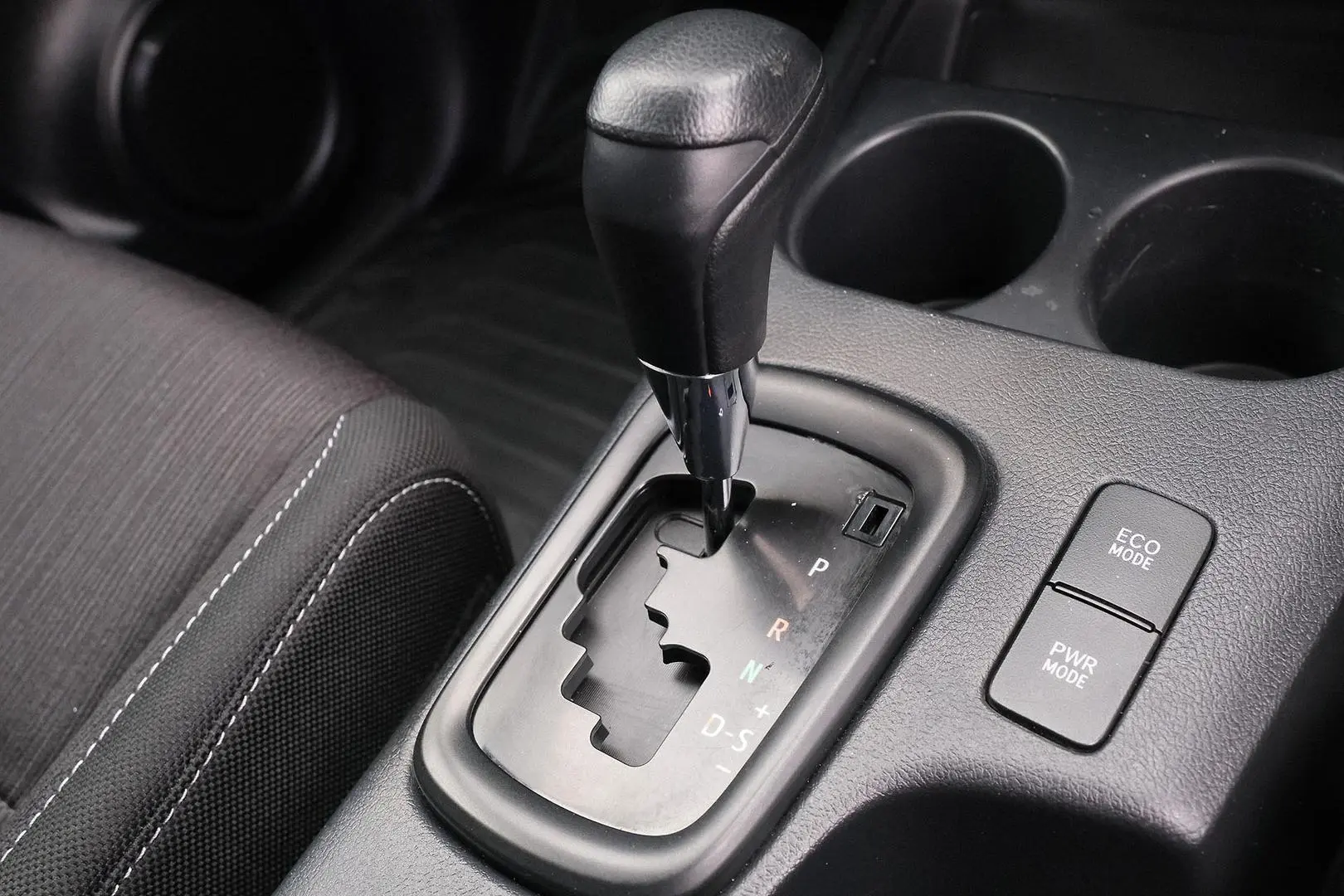 2019 Toyota Hilux Gallery Image 18
