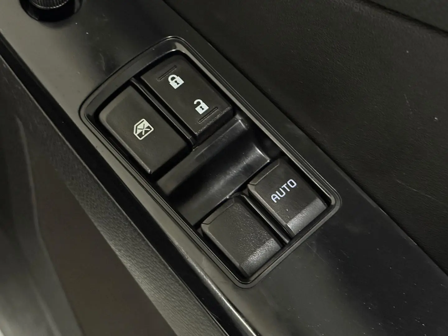 2022 Isuzu D-MAX Gallery Image 15