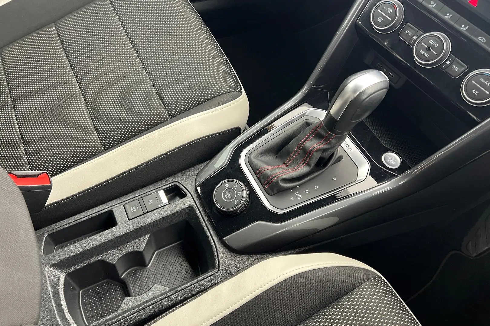 2021 Volkswagen T-Roc Gallery Image 13