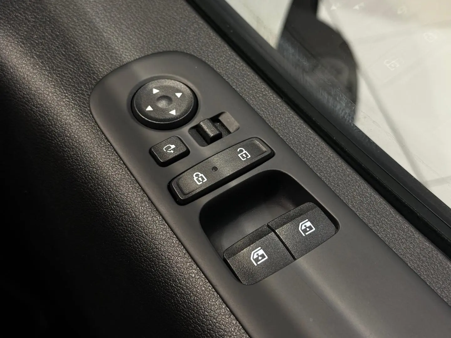2022 Hyundai STARIA LOAD Gallery Image 15