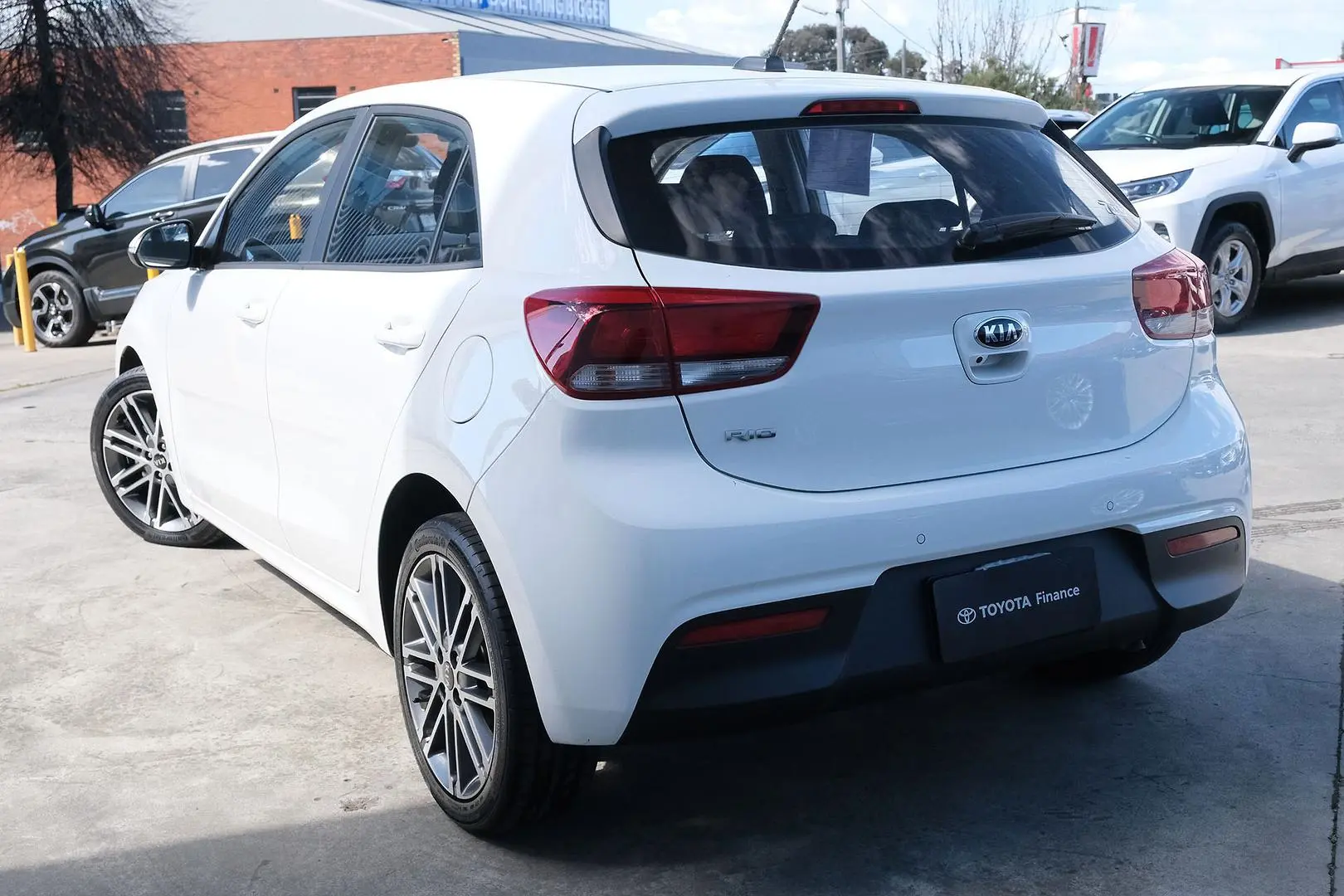 2020 Kia Rio Gallery Image 2