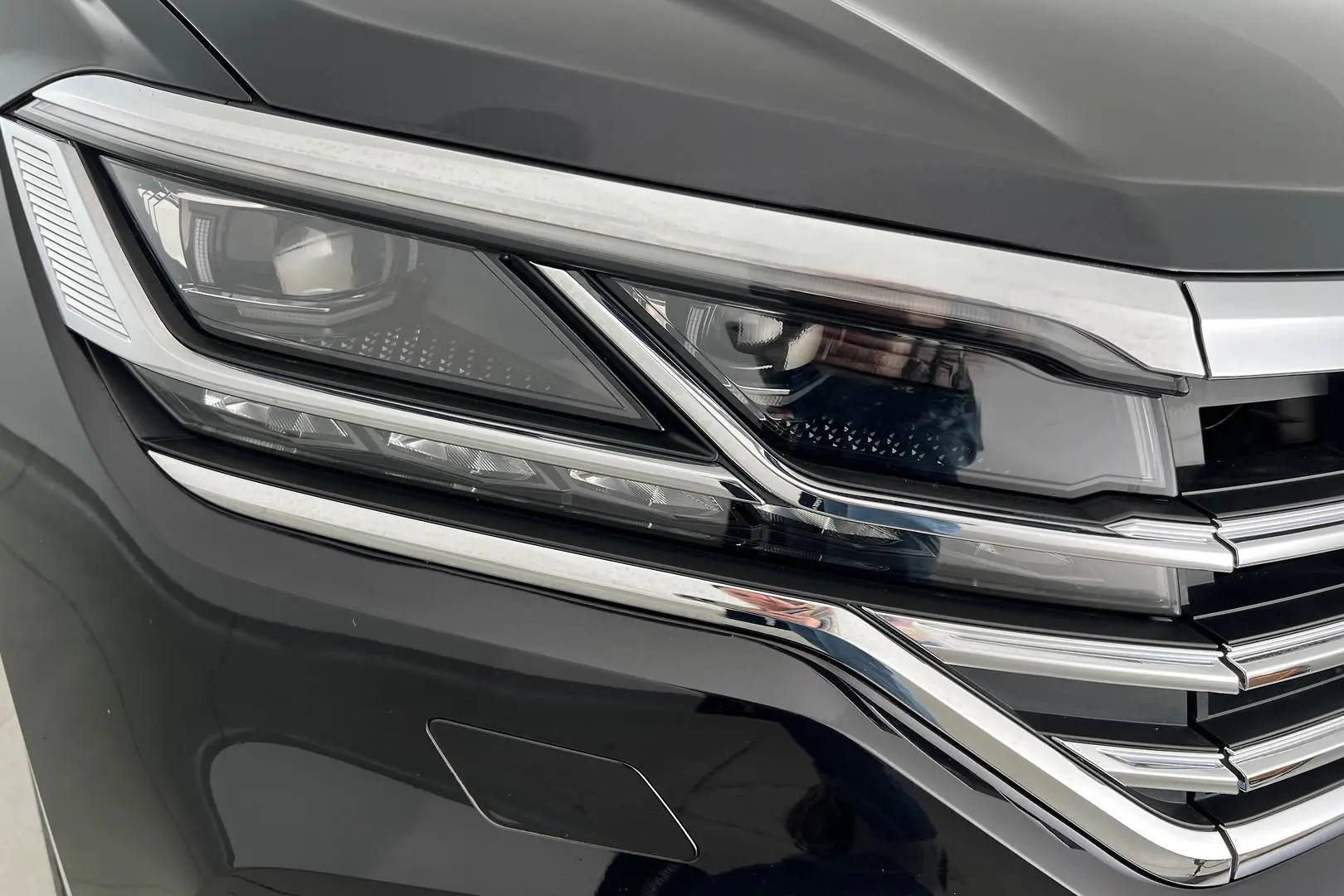 2020 Volkswagen Touareg Gallery Image 10