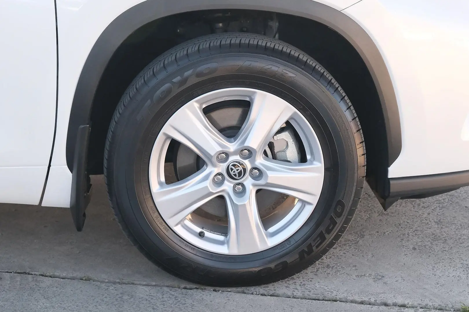 2023 Toyota Kluger Gallery Image 6