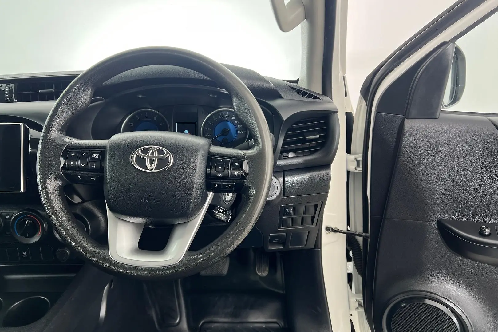 2020 Toyota Hilux Gallery Image 15