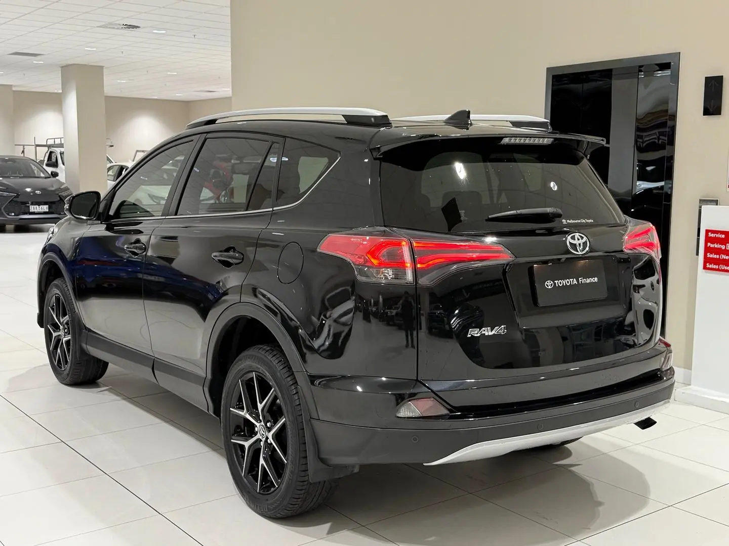 2016 Toyota RAV4 Gallery Image 8