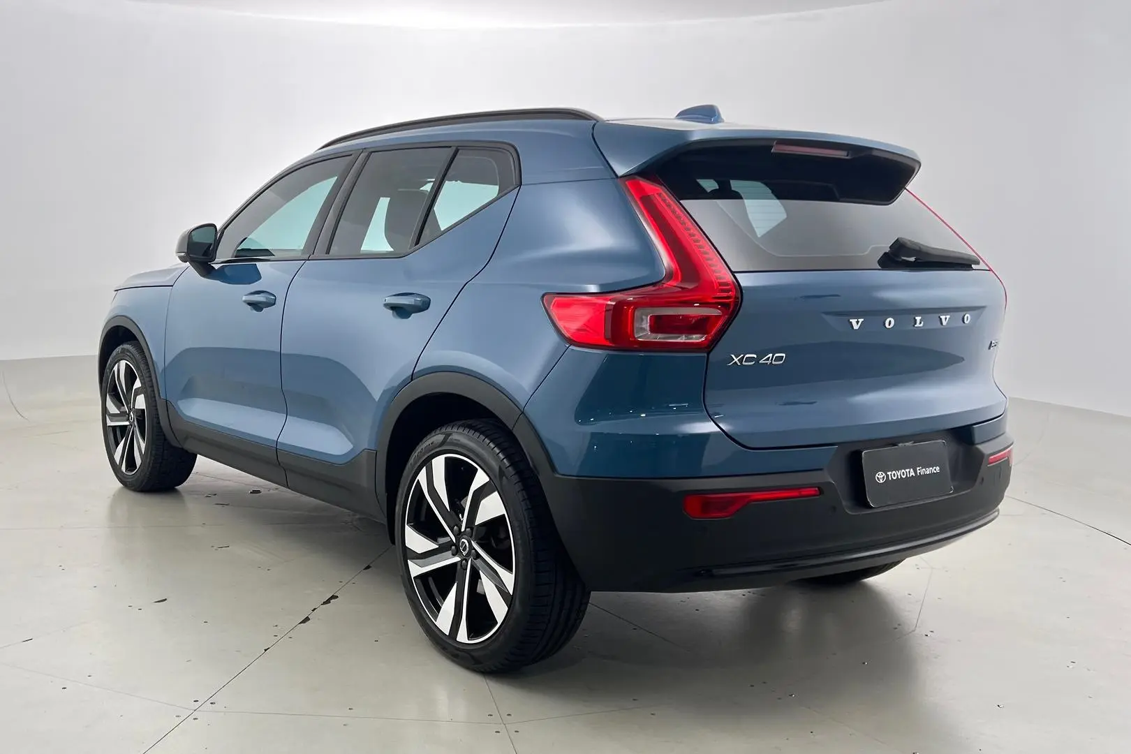 2022 Volvo XC40 Gallery Image 8