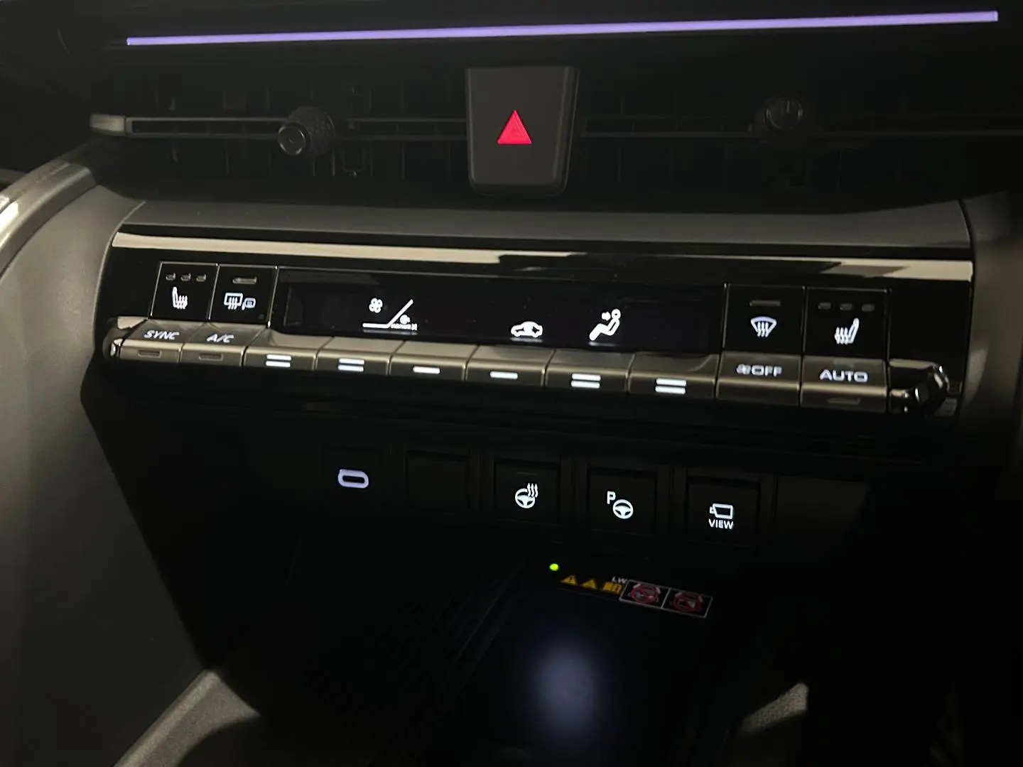 2024 Toyota C-HR Gallery Image 17