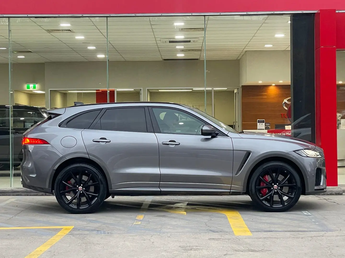 2020 Jaguar F-PACE Gallery Image 2