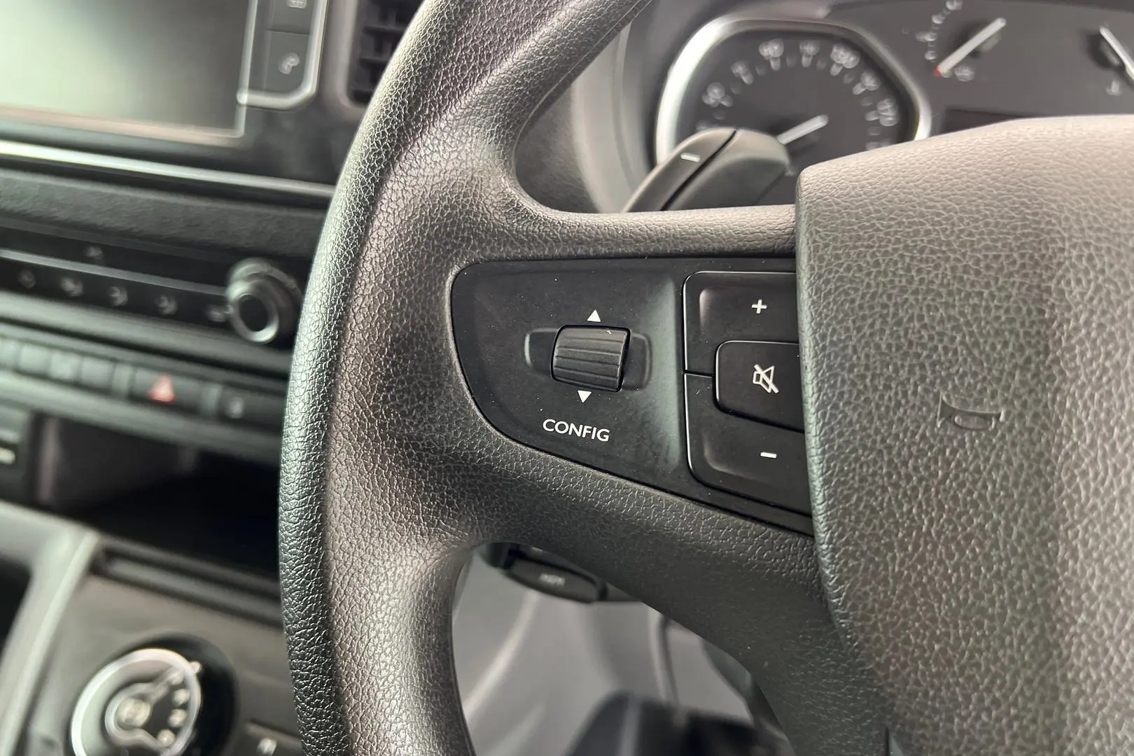 2020 Peugeot Expert Gallery Image 18