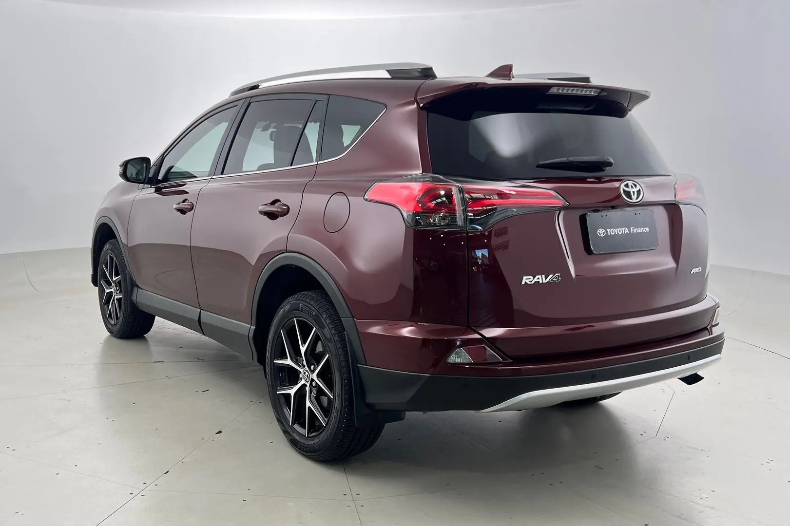 2016 Toyota RAV4 Gallery Image 7
