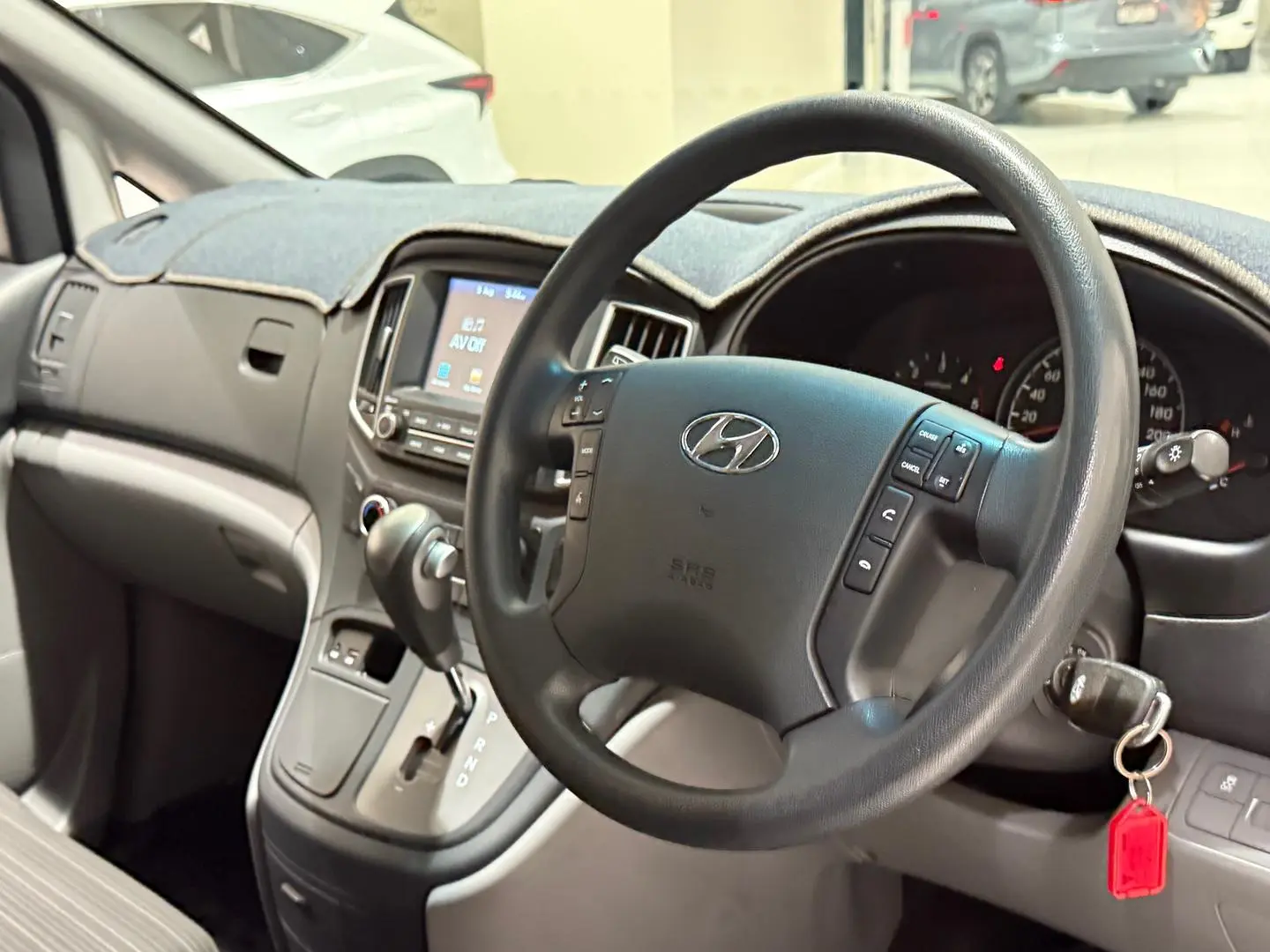 2021 Hyundai iLoad Gallery Image 12