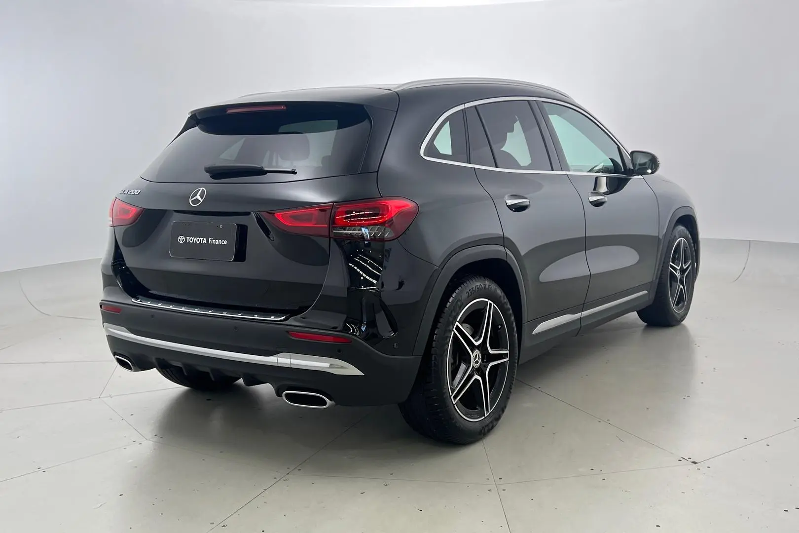 2023 Mercedes-Benz GLA-Class Gallery Image 4
