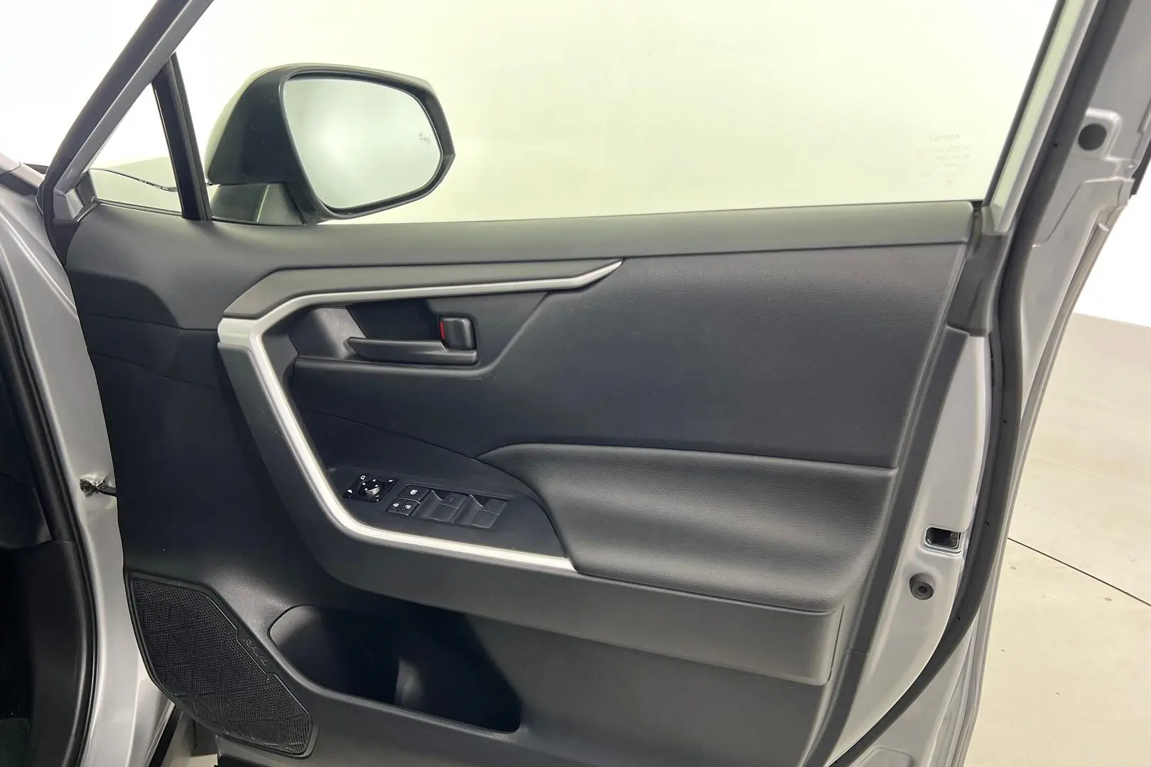 2021 Toyota RAV4 Gallery Image 13
