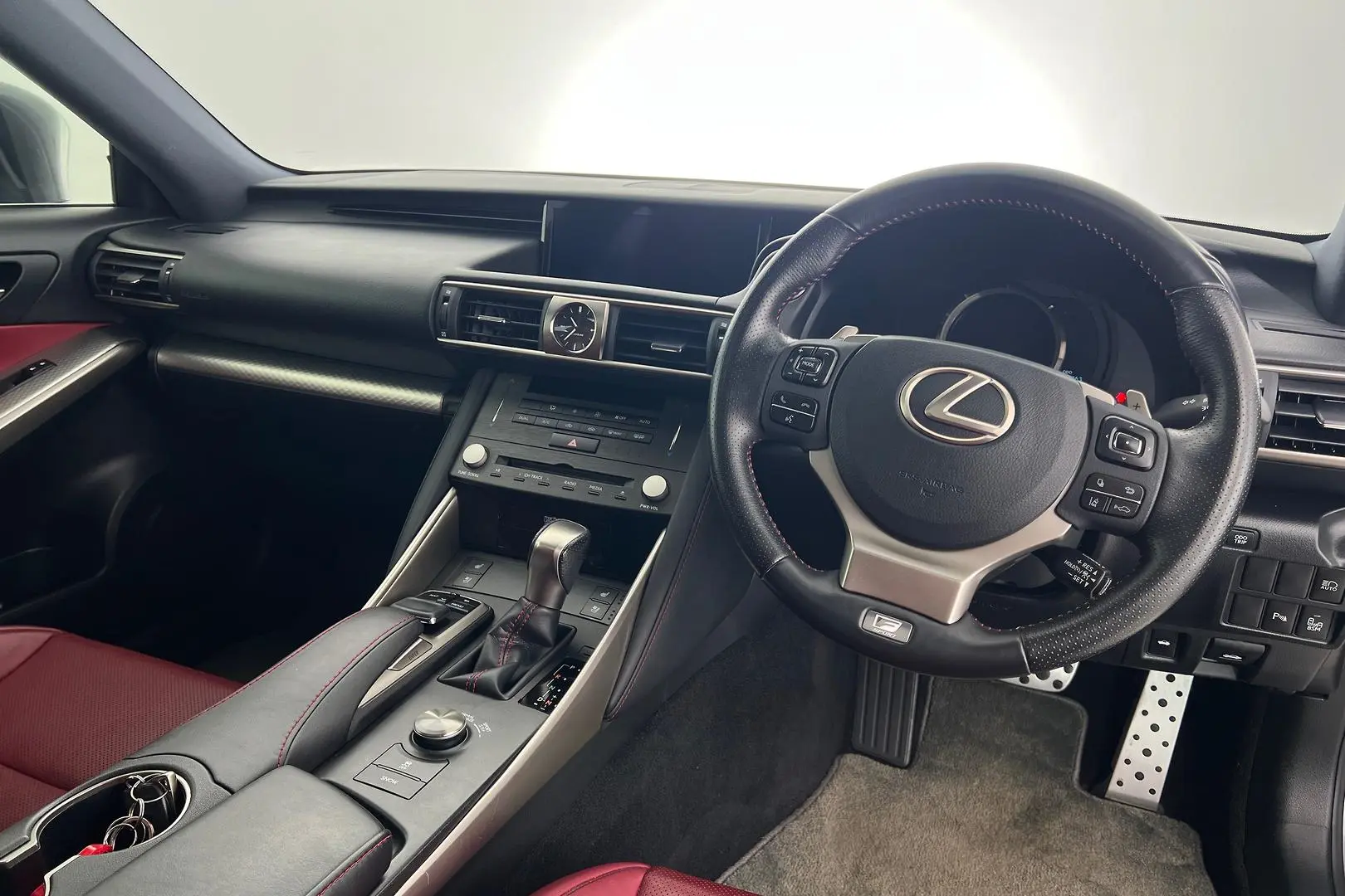 2019 Lexus IS Gallery Image 12