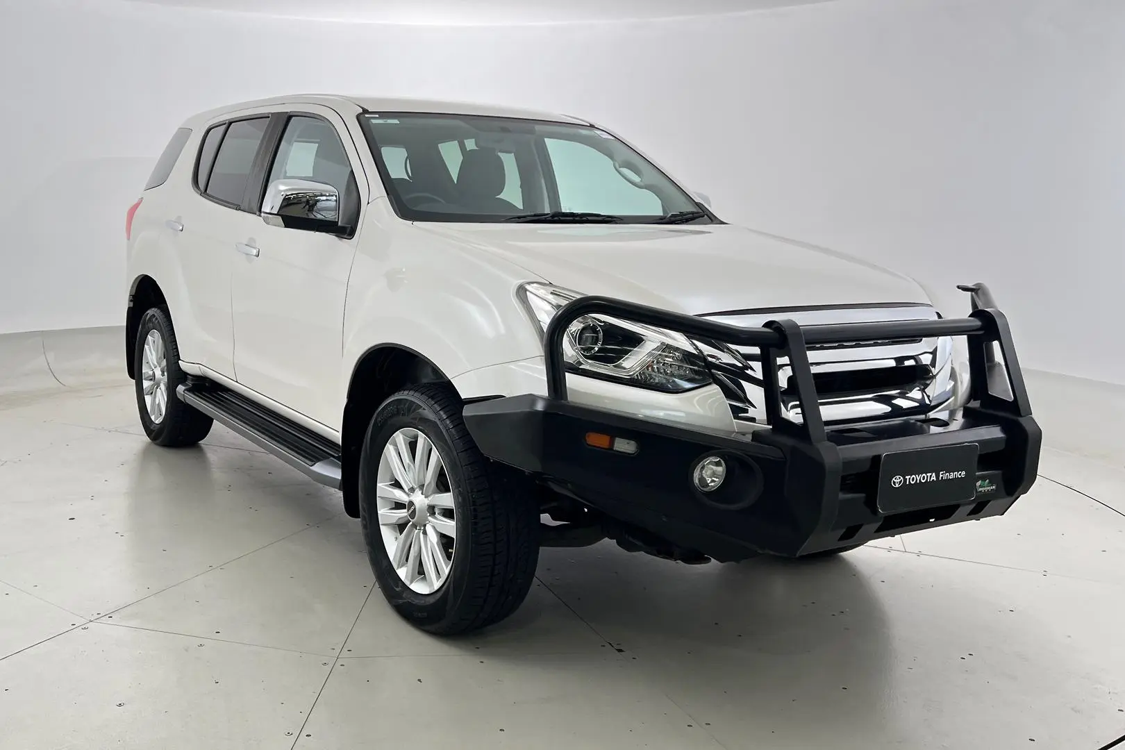 2018 Isuzu MU-X Gallery Image 1