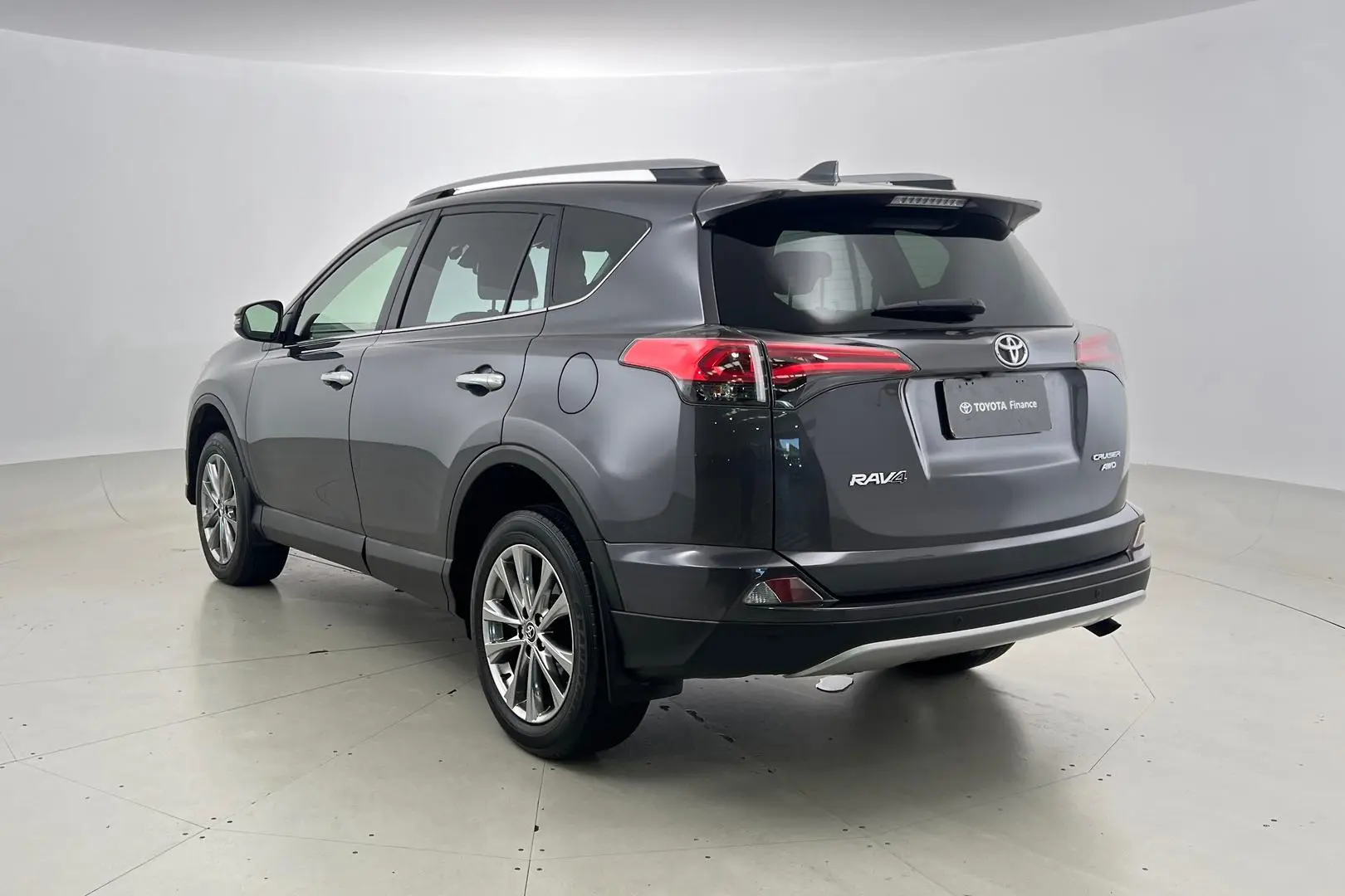 2018 Toyota RAV4 Gallery Image 7