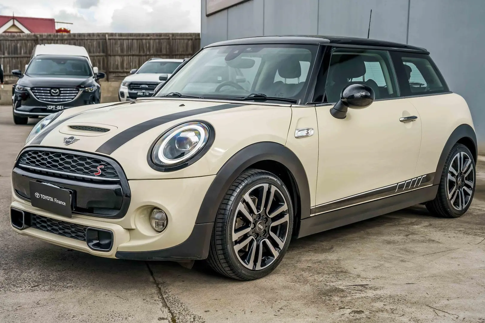 2019 MINI Hatch Gallery Image 5