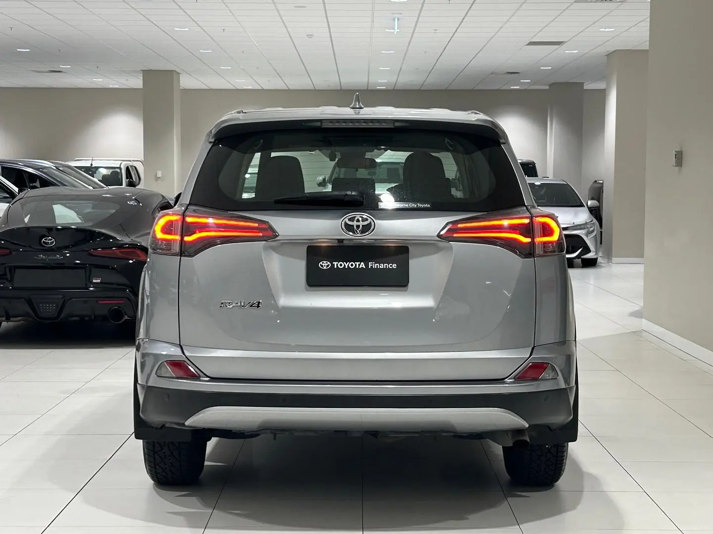 2017 Toyota RAV4 Gallery Image 9