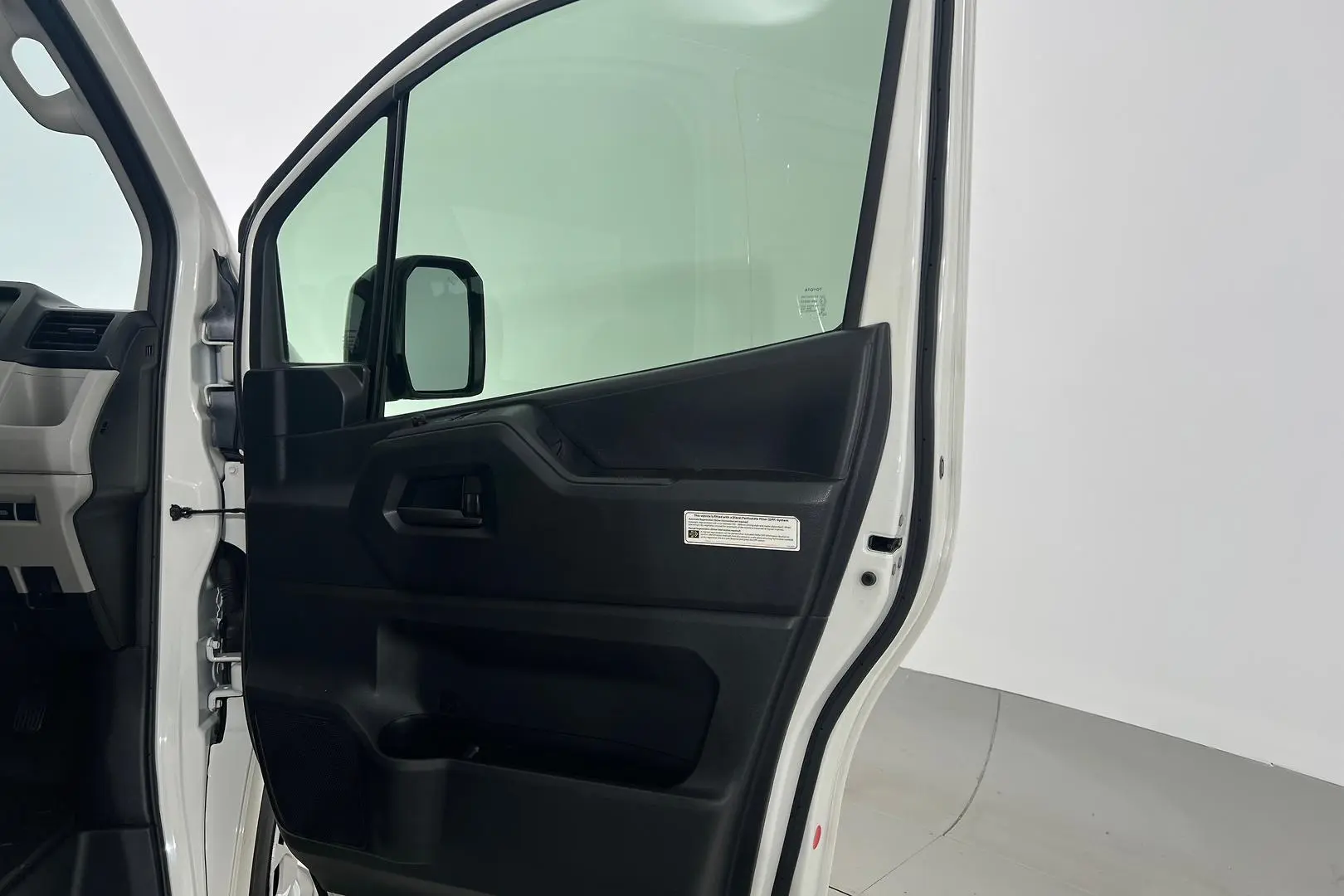 2020 Toyota Hiace Gallery Image 16