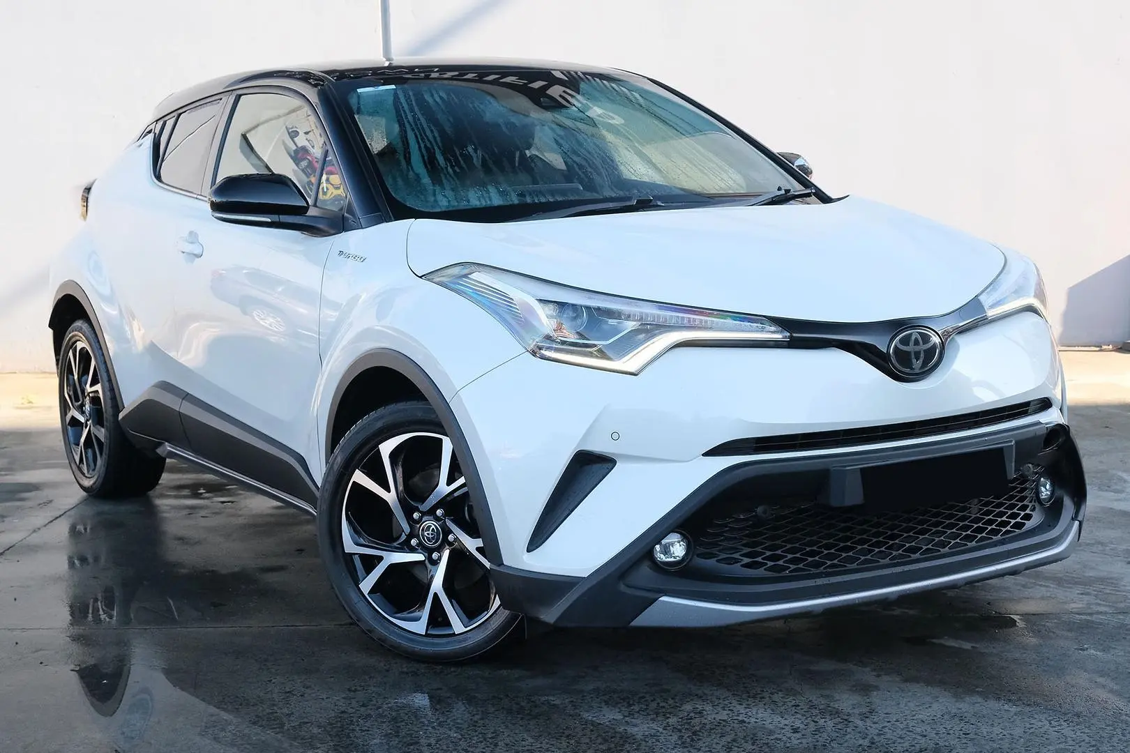 2018 Toyota C-HR Gallery Image 1
