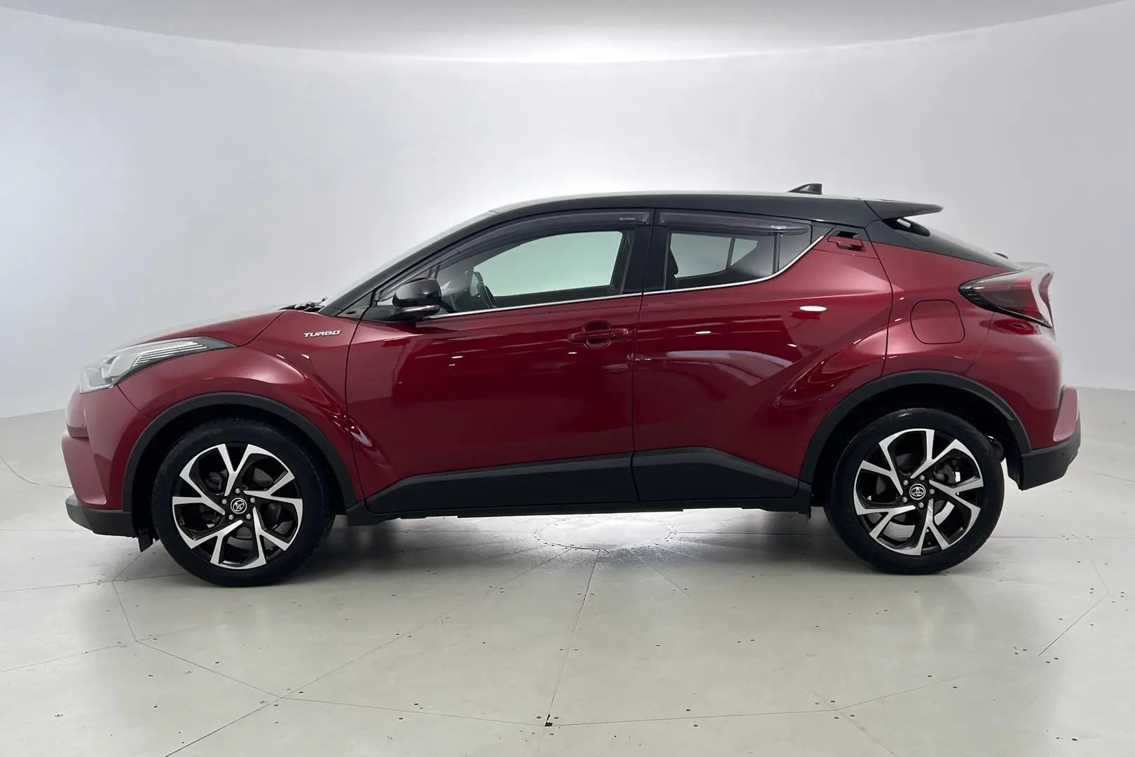 2018 Toyota C-HR Gallery Image 7