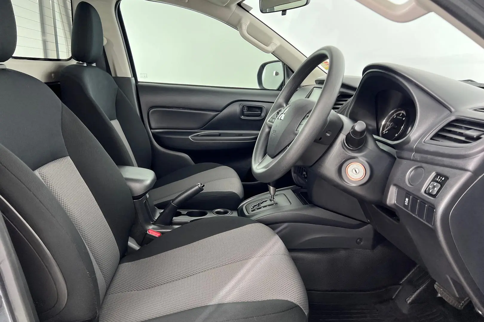 2023 Mitsubishi Triton Gallery Image 15