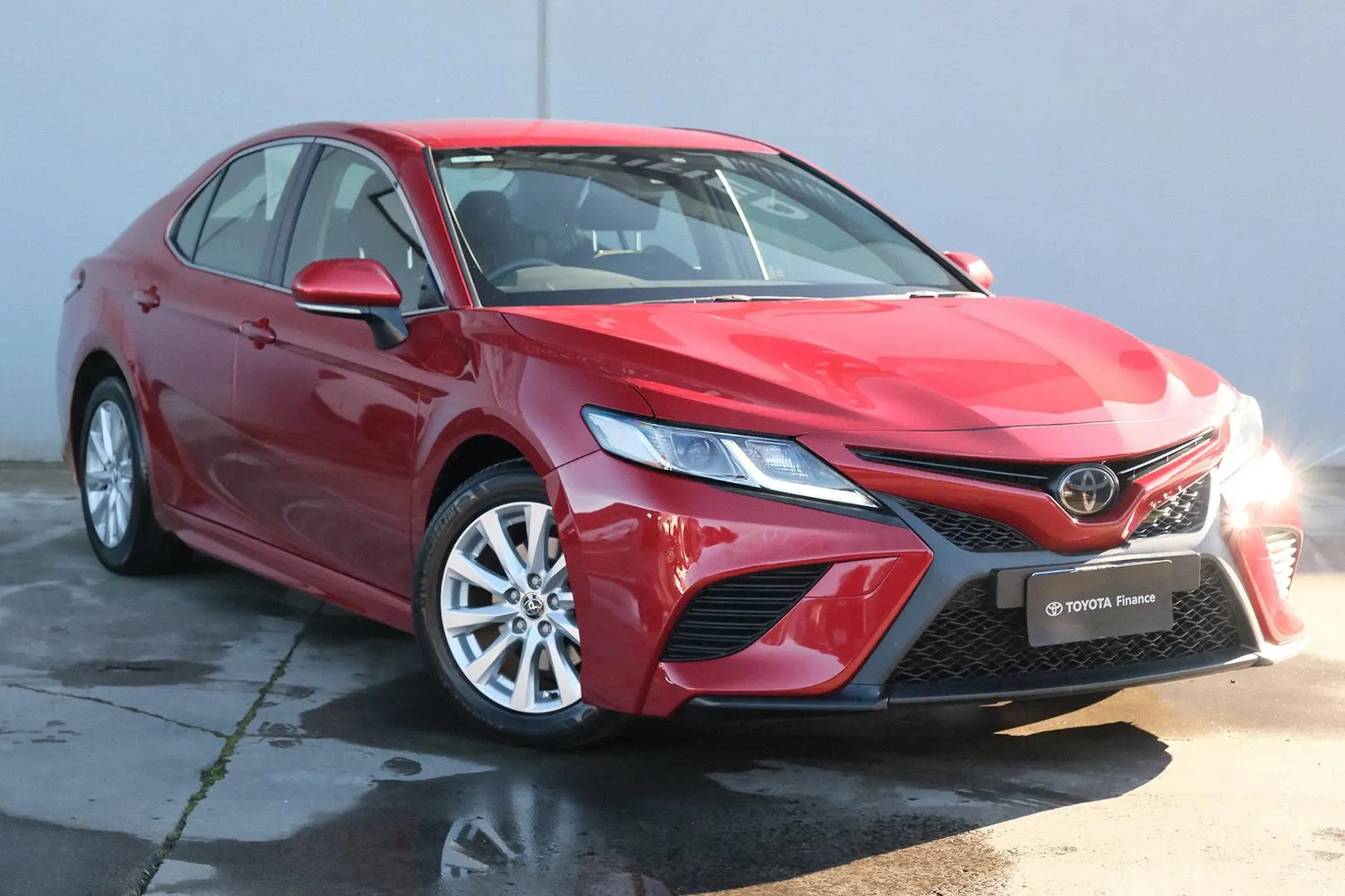 2018 Toyota Camry Gallery Image 1