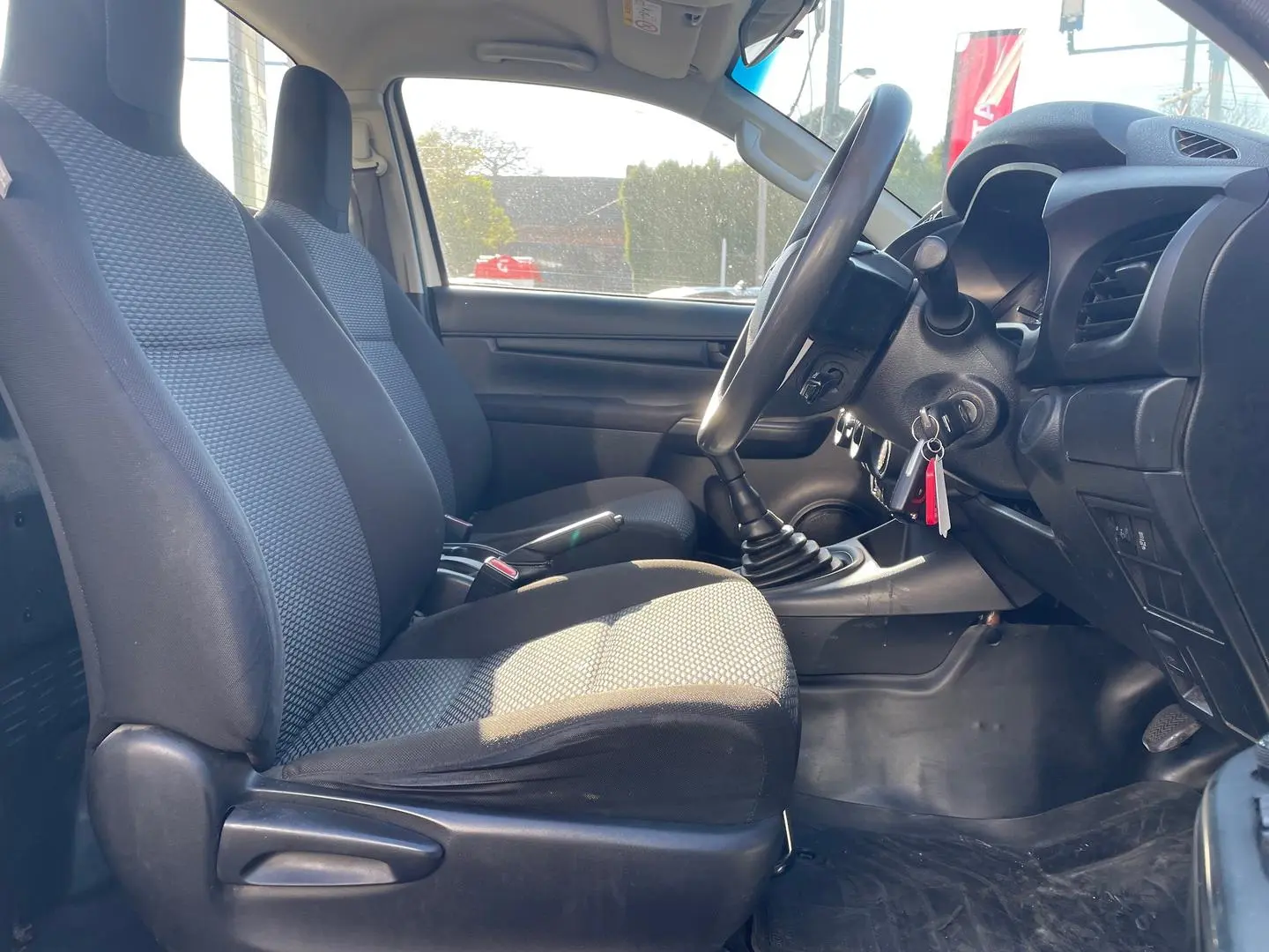 2017 Toyota Hilux Gallery Image 12