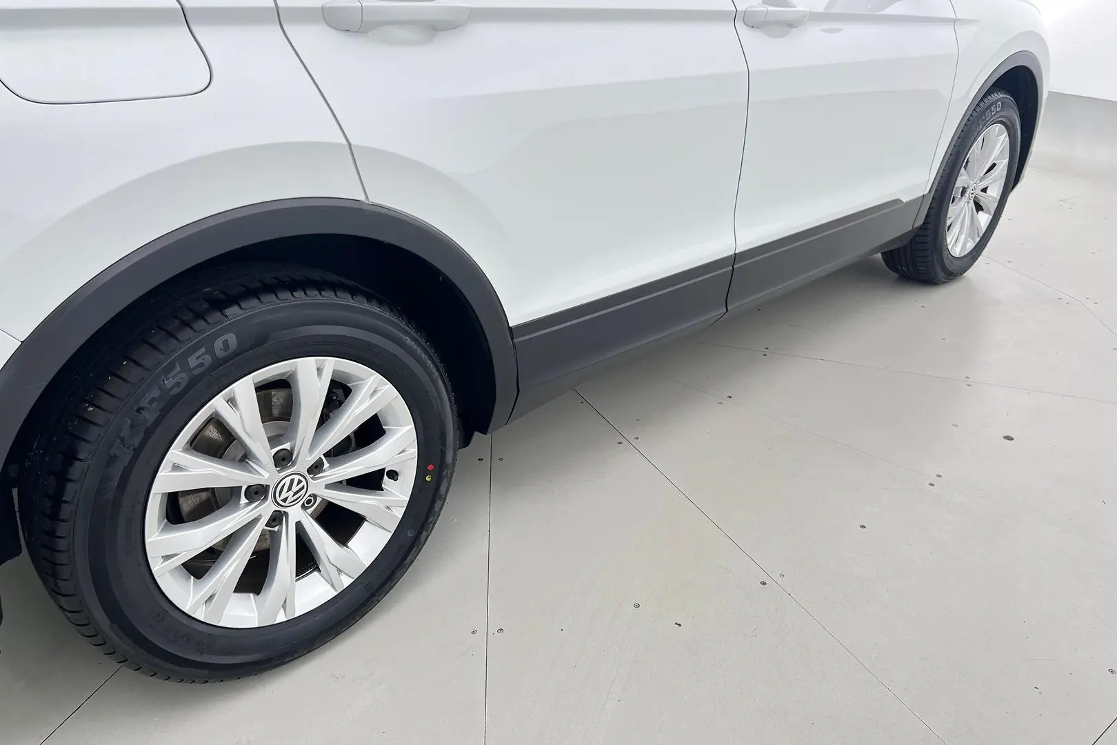2019 Volkswagen Tiguan Gallery Image 5