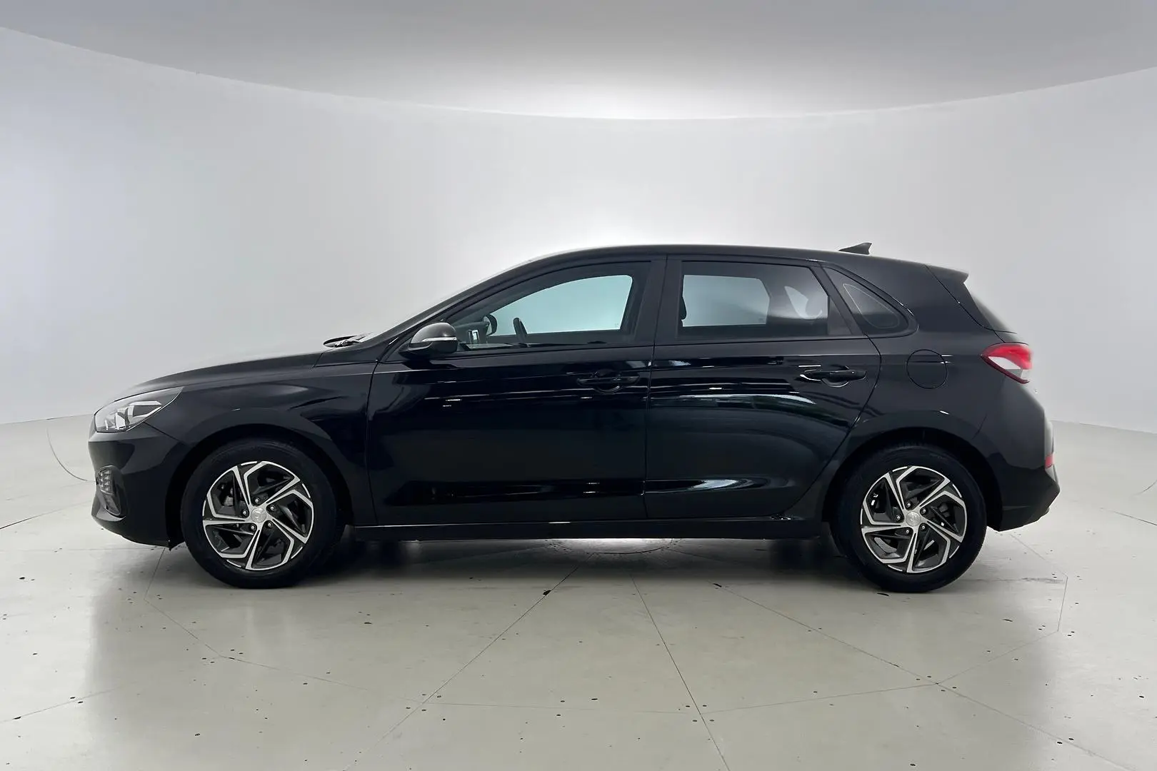 2021 Hyundai i30 Gallery Image 9