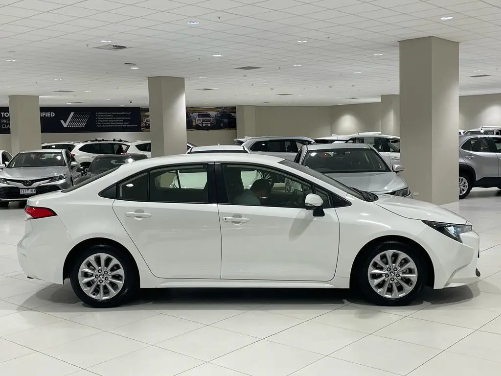 2021 Toyota Corolla Gallery Image 2