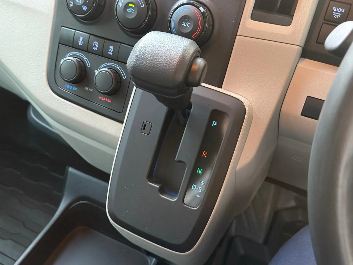 2019 Toyota Hiace Gallery Image 25