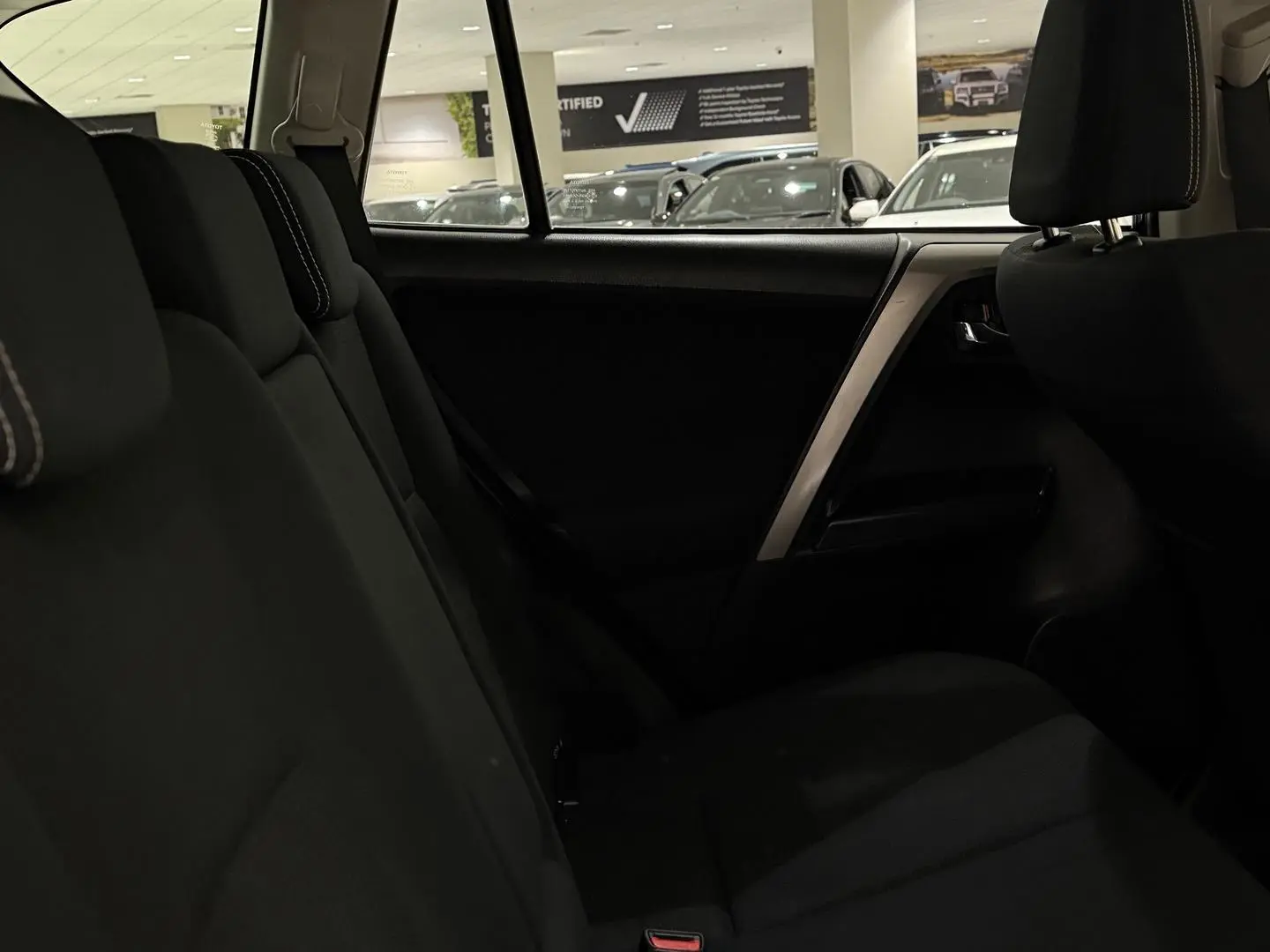 2016 Toyota RAV4 Gallery Image 14