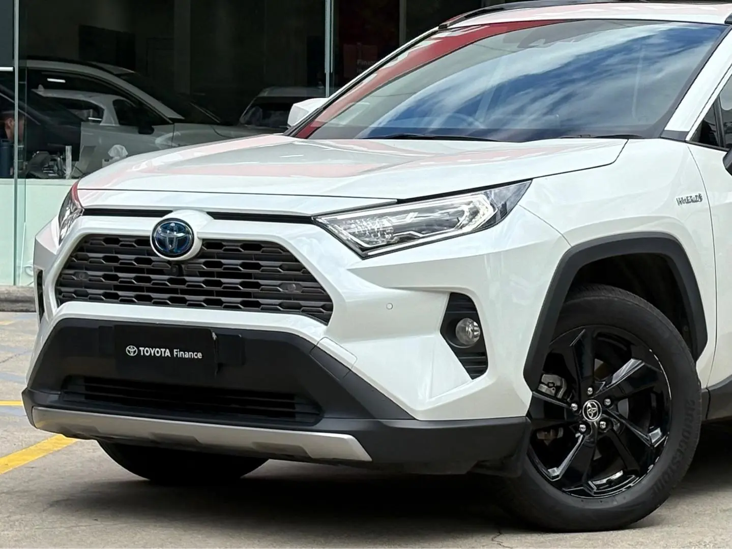 2019 Toyota RAV4 Gallery Image 7