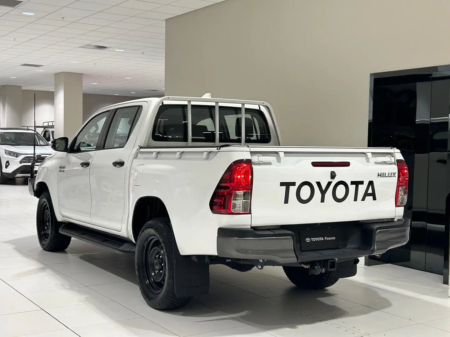 2022 Toyota Hilux Gallery Image 8