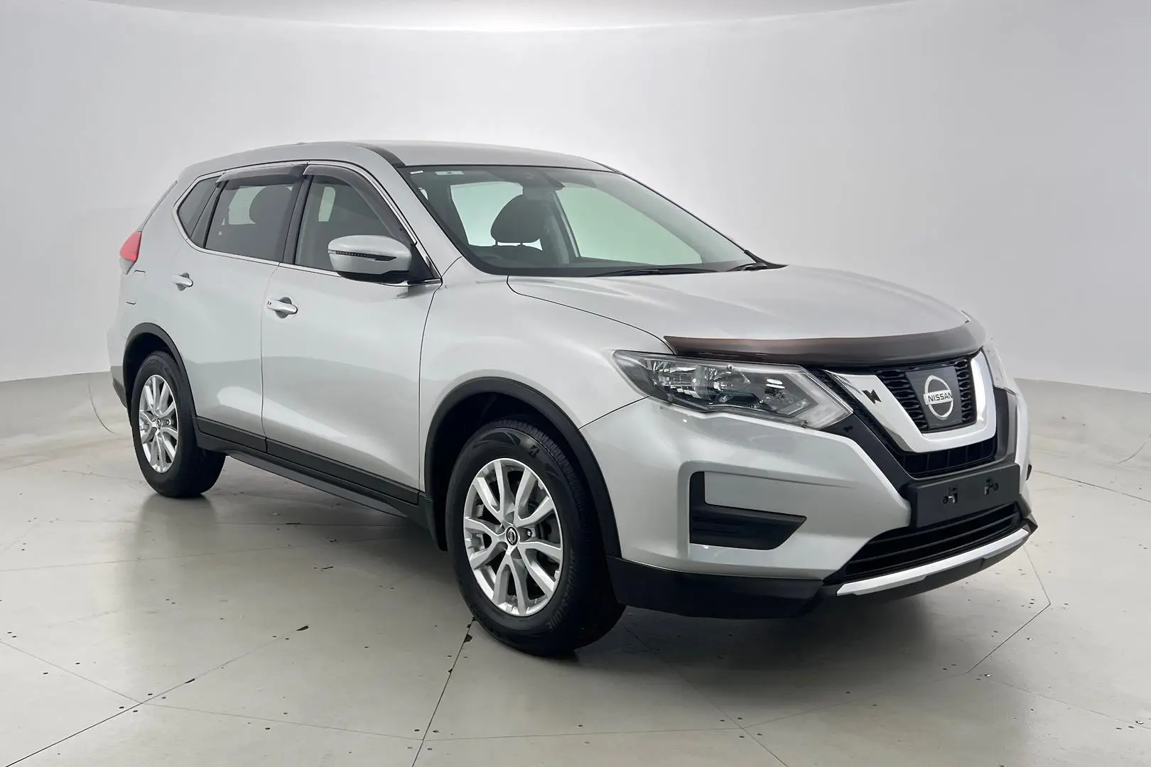 2017 Nissan X-TRAIL Gallery Image 1