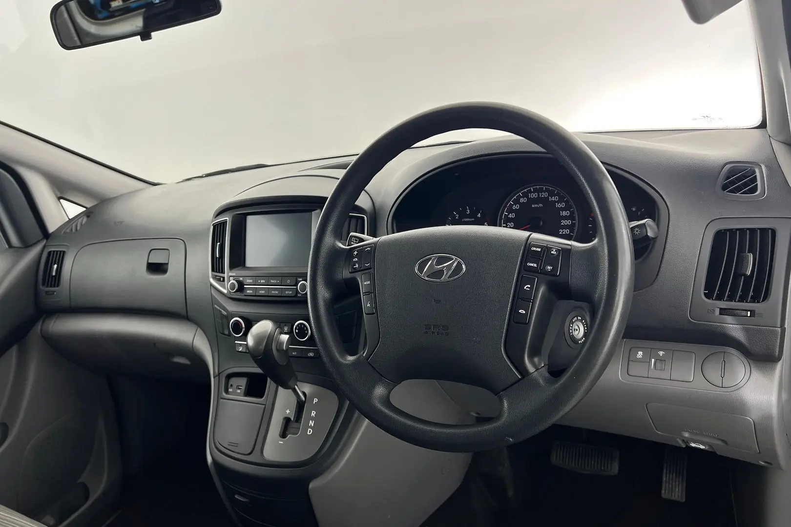 2018 Hyundai iLoad Gallery Image 3