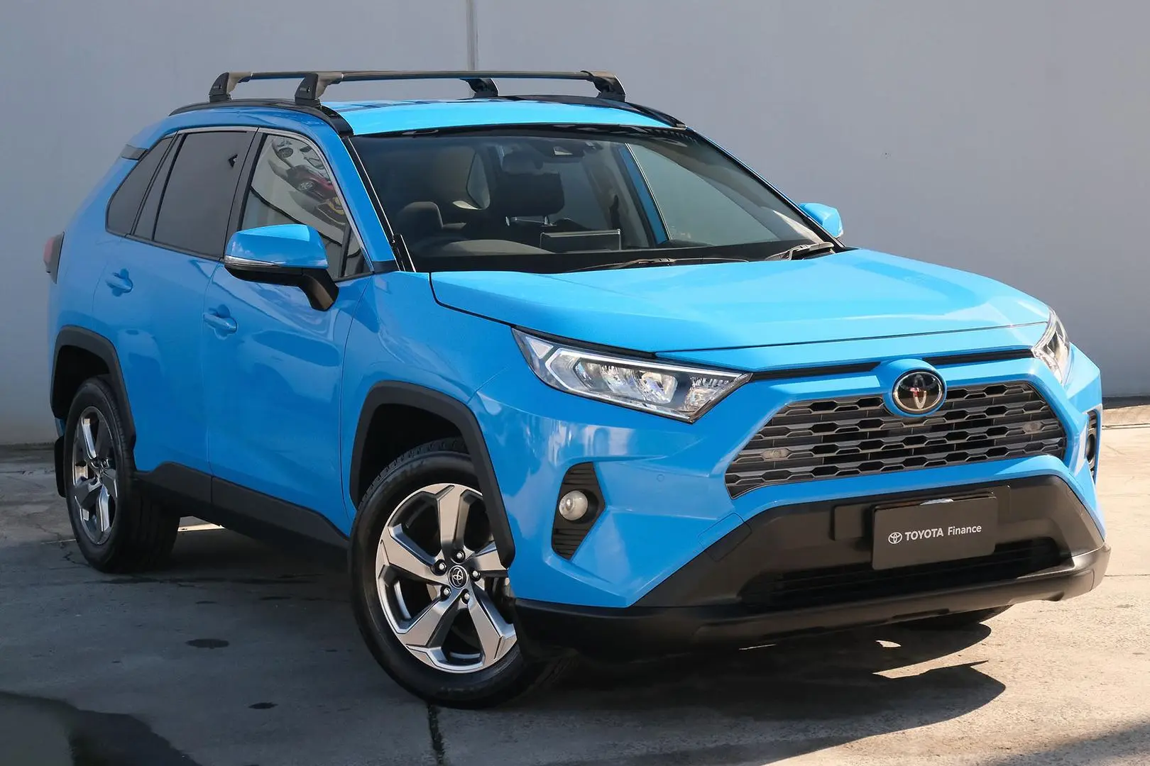 2019 Toyota RAV4 Gallery Image 1