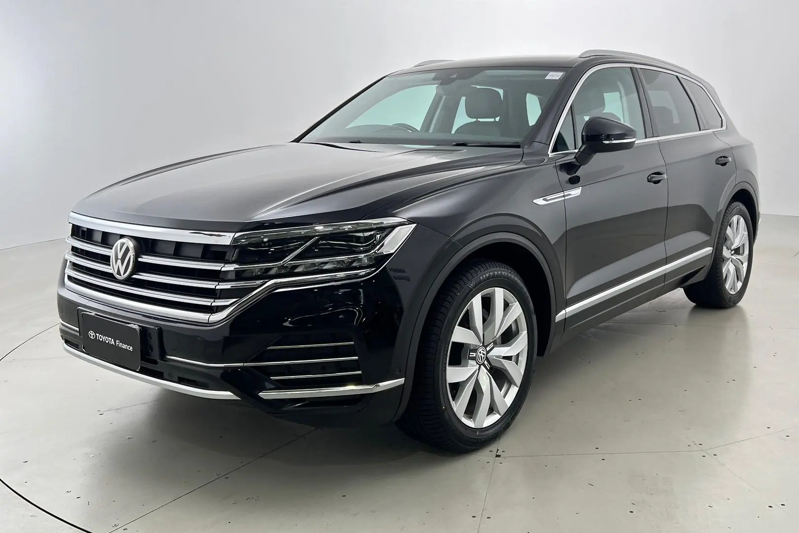 2020 Volkswagen Touareg Gallery Image 8