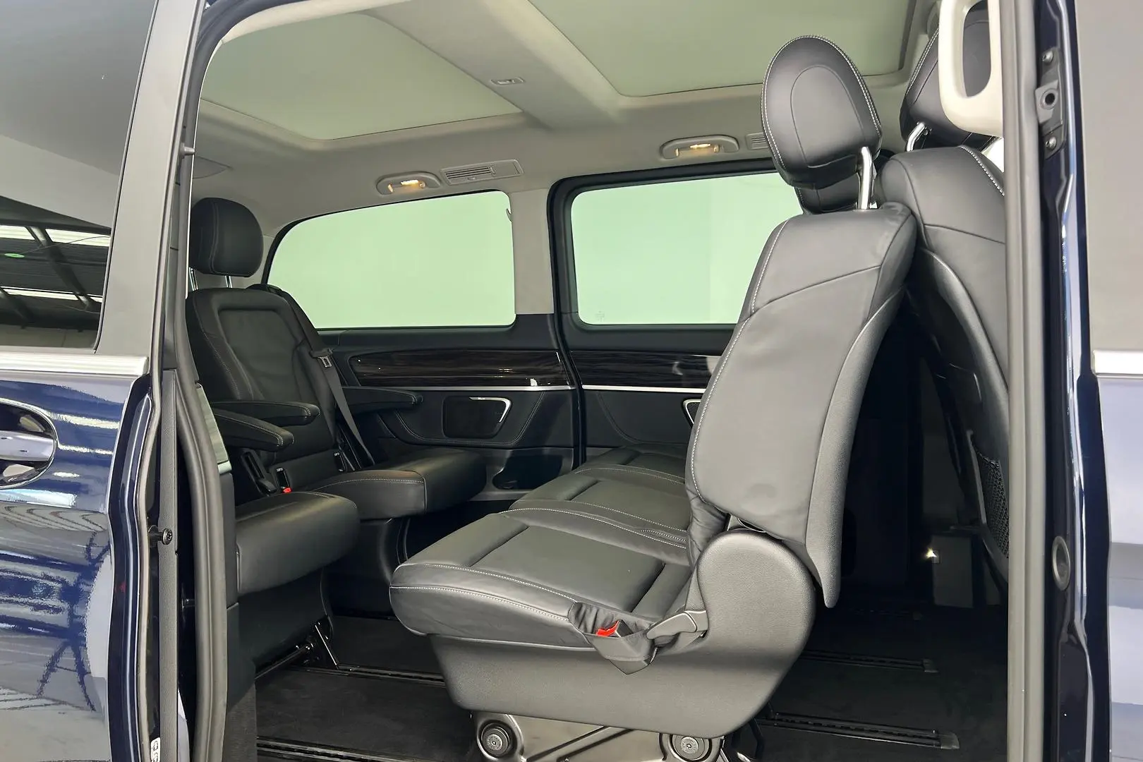 2021 Mercedes-Benz V-Class Gallery Image 19